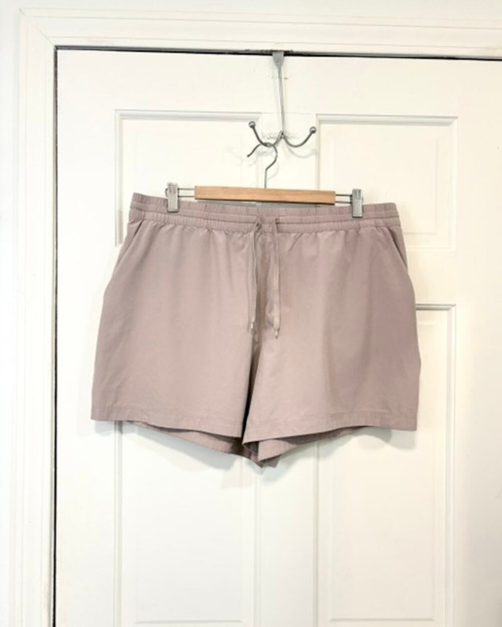 Patagonia Fleetwith Shorts Women's XL Stringray Mauve 5" Elastic Waist Pockets